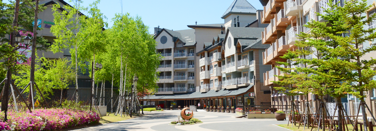 INTERCONTINENTAL ALPENSIA HOTEL NIGHT VIEW img